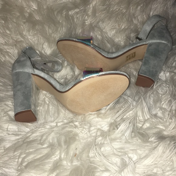 💫Baby Blue Suede Heels - Picture 2 of 4